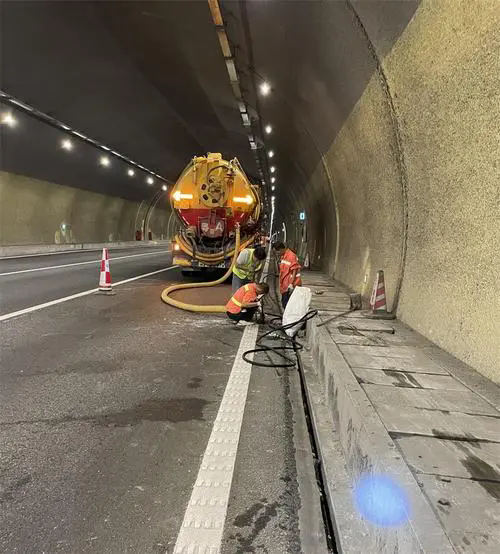 汉阴隧道排水渠清淤